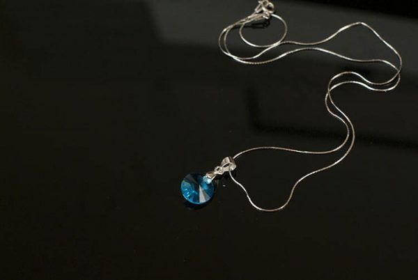 Сребърно колие с мини кръгъл син кристал Swarovski - Image 5
