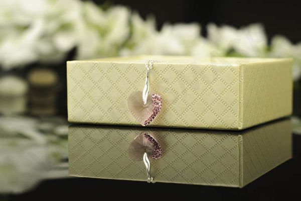Нежно сребърно колие с ръчно инкрустирано розово кристално сърце Swarovski - Image 3