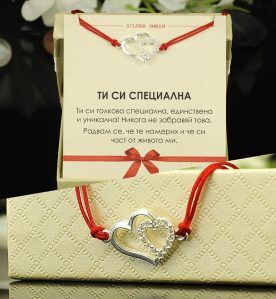 Гривна с червен конец и сребърен елемент сърца с циркони