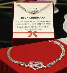 Сребърна гривна с интересен дизайн със сърце и безкрайност